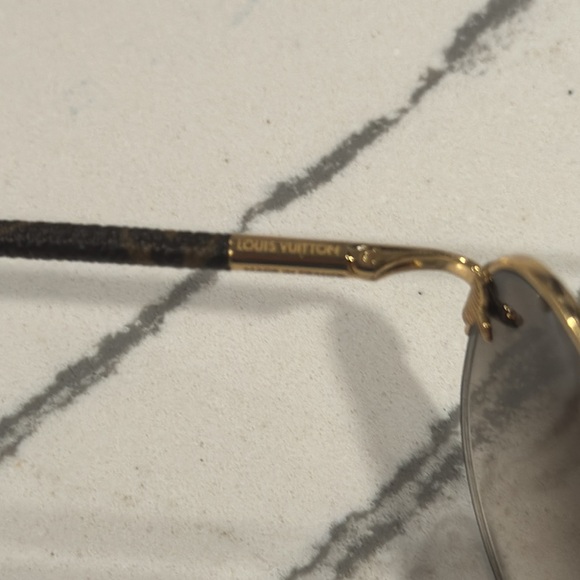 Louis Vuitton sunglasses - Picture 13 of 15